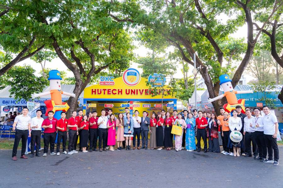 Tập thể HUTECH